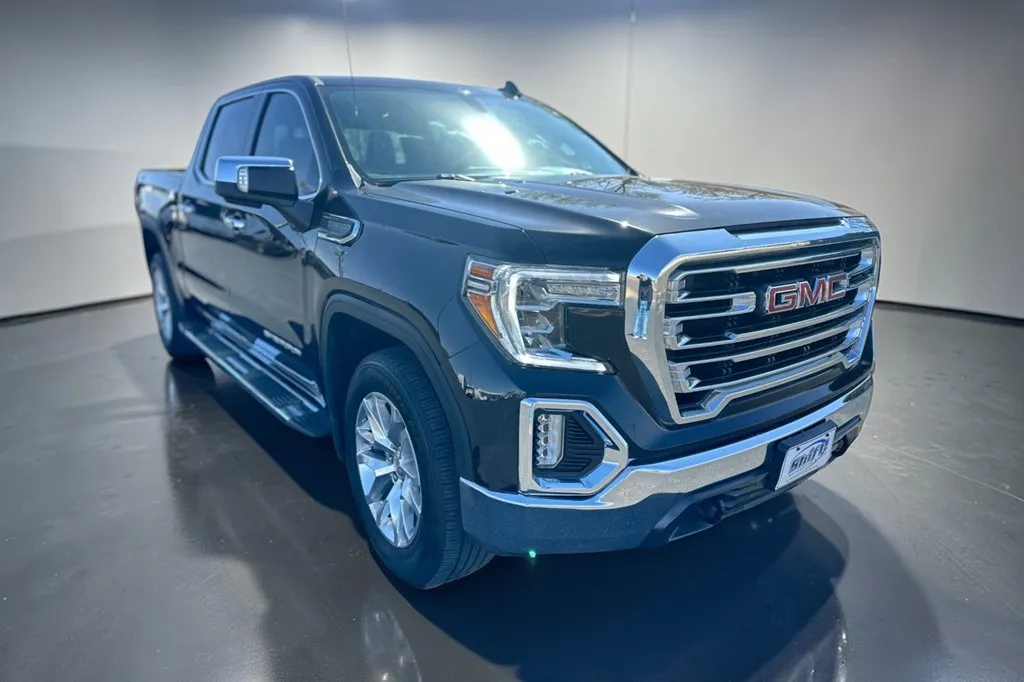 Black 2021 GMC SIERRA 1500 SLT for sale in Lubbock, TX