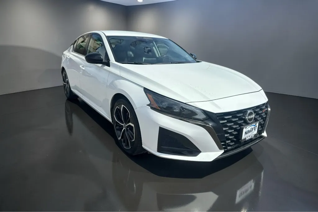 2023 Nissan Altima SR