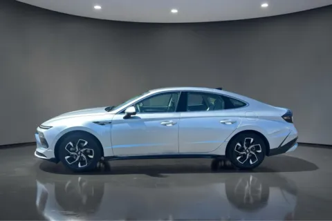 More photos of 2025 HYUNDAI SONATA SEL at Shift Automotive Group, TX