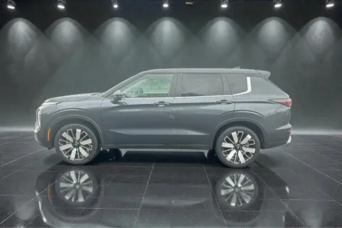 More photos of 2025 MITSUBISHI OUTLANDER SE at Shift Automotive Group, TX