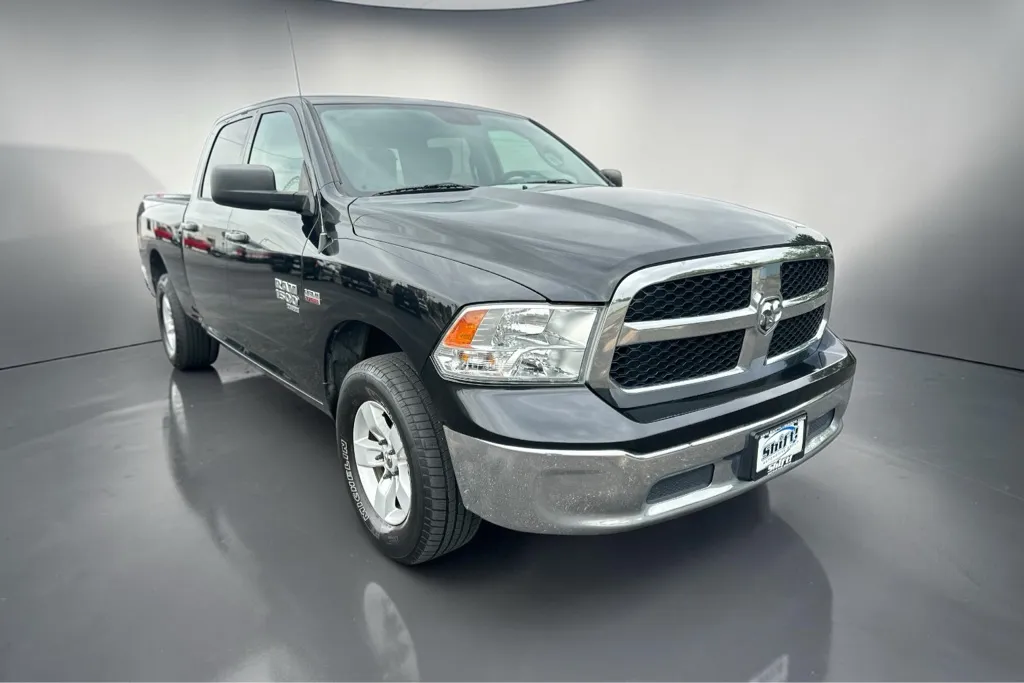 Black 2019 RAM 1500 CLASSIC SLT for sale in Lubbock, TX