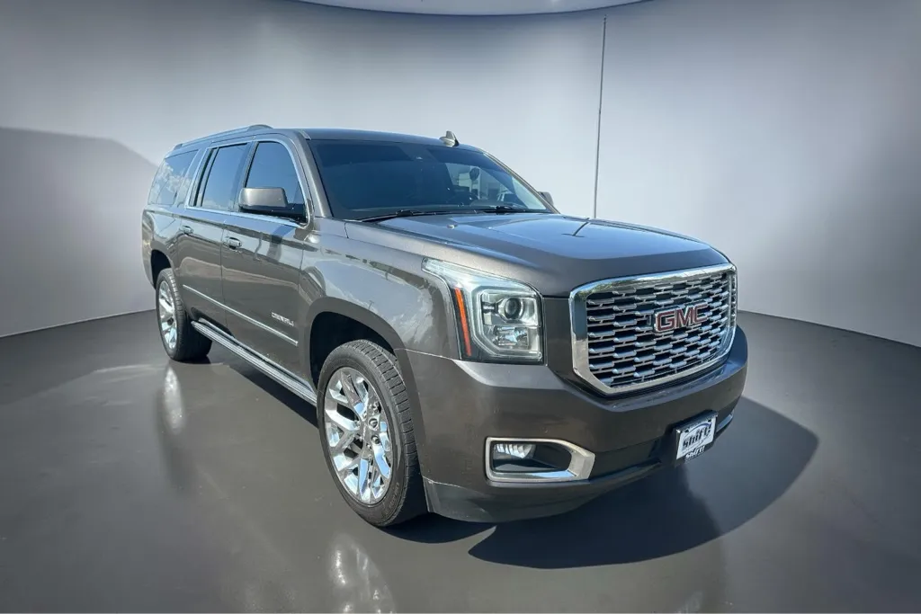 Gray 2019 GMC YUKON XL DENALI for sale in Lubbock, TX