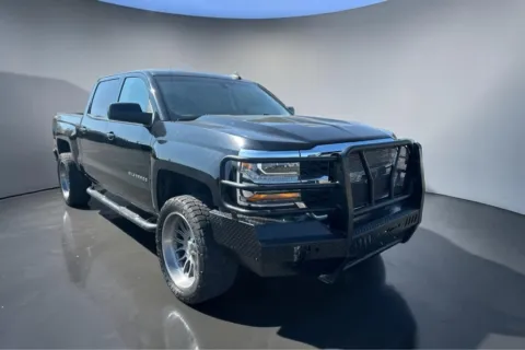 Black 2018 CHEVROLET SILVERADO 1500 LT for sale in Lubbock, TX