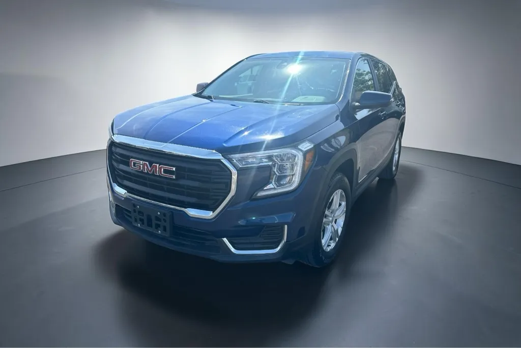 Blue 2023 GMC TERRAIN SLE for sale in Lubbock, TX
