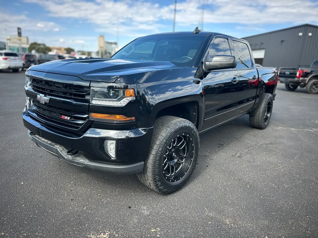 Black 2018 CHEVROLET SILVERADO 1500 LT for sale in Lubbock, TX