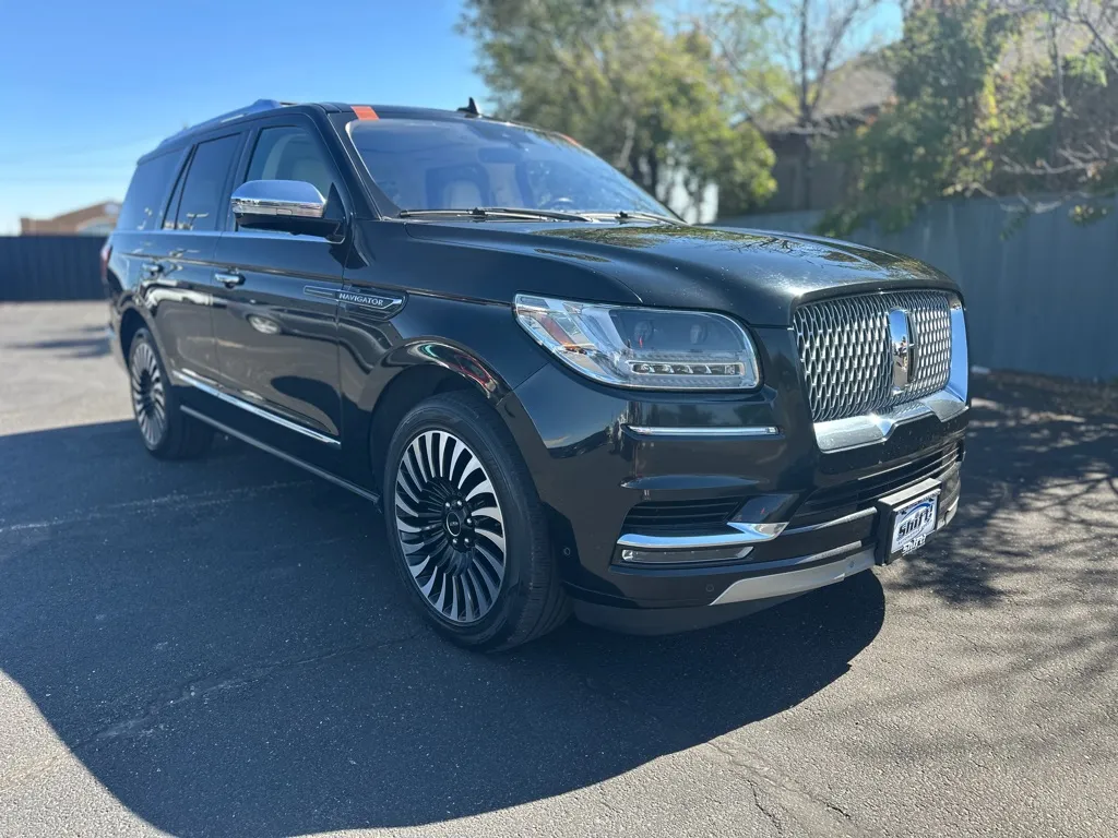Black 2018 LINCOLN NAVIGATOR BLACK LABEL for sale in Lubbock, TX