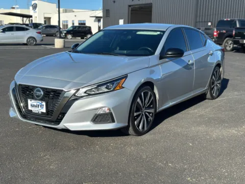 Silver 2021 NISSAN ALTIMA SR for sale in Lubbock, TX