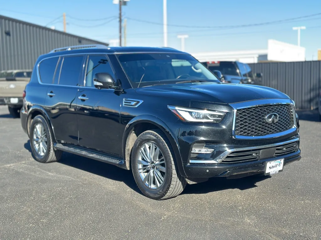 2021 INFINITI QX80's photo
