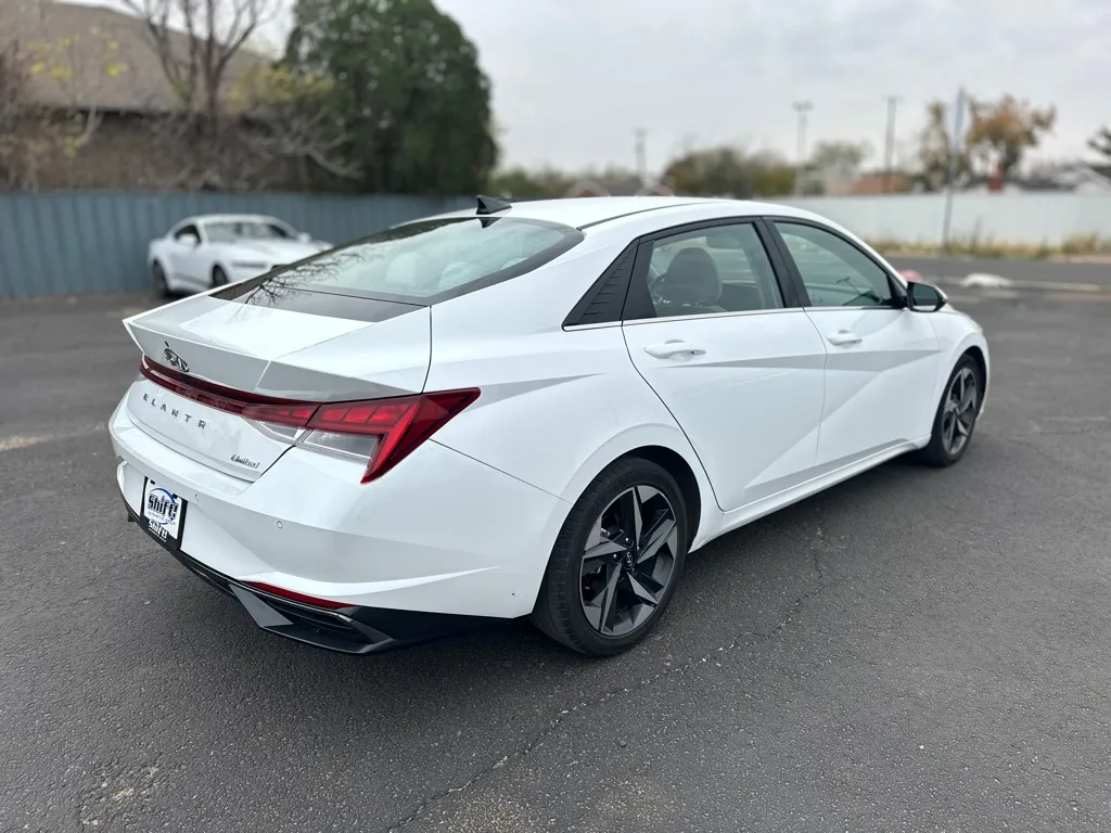 2021 Hyundai Elantra Limited - Photo 8