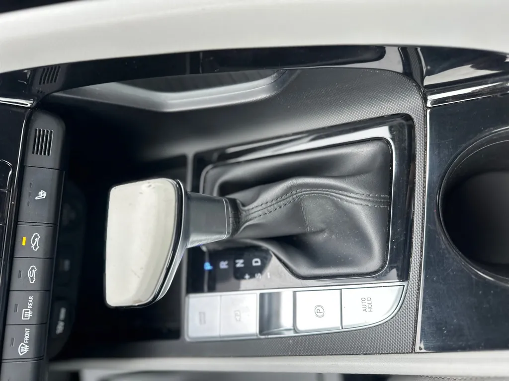 2021 Hyundai Elantra Limited - Photo 24