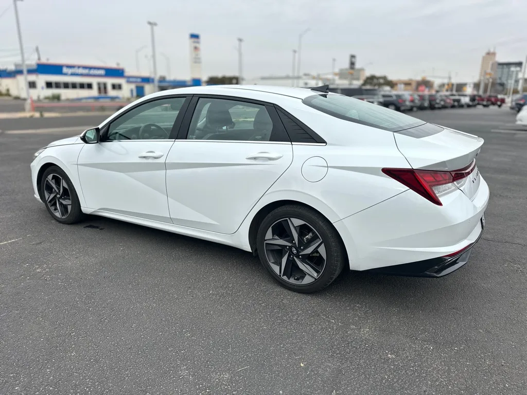 2021 Hyundai Elantra Limited - Photo 13