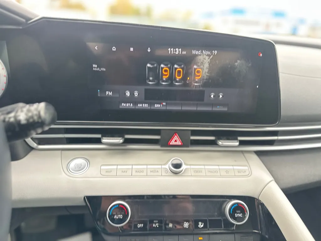 2021 Hyundai Elantra Limited - Photo 22