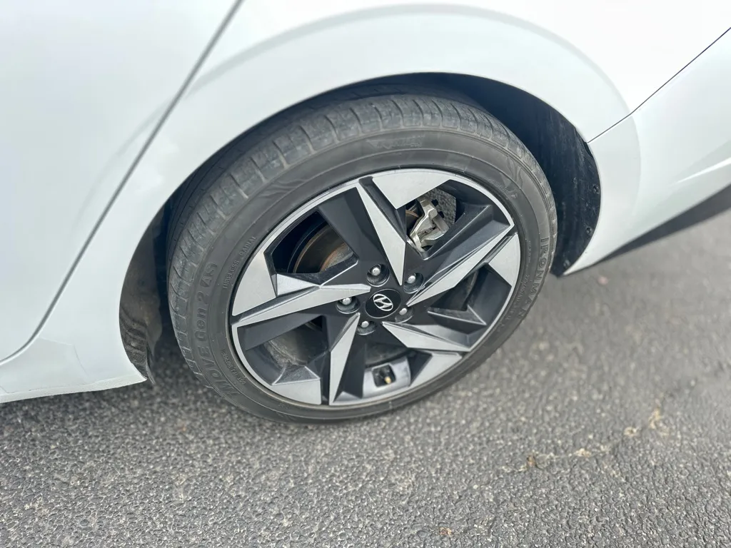 2021 Hyundai Elantra Limited - Photo 15