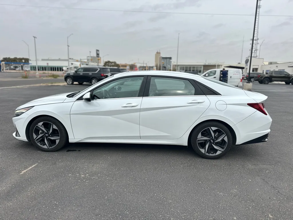 2021 Hyundai Elantra Limited - Photo 14