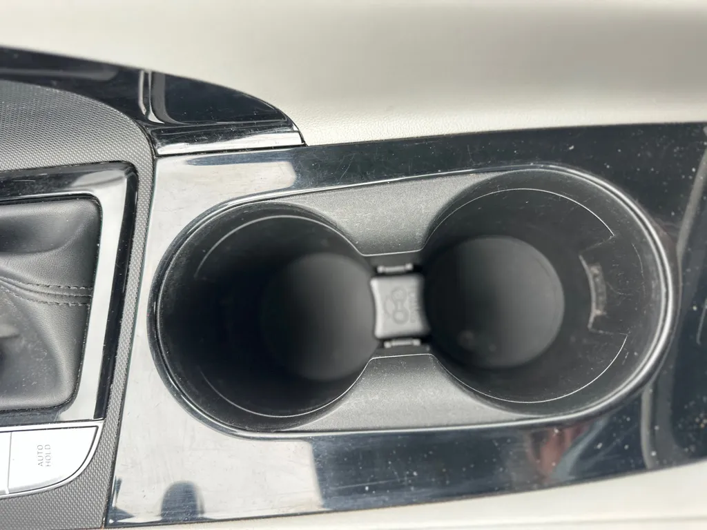 2021 Hyundai Elantra Limited - Photo 25