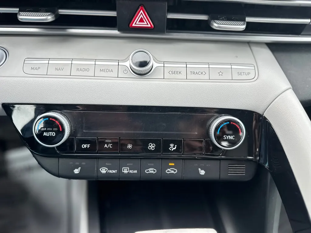 2021 Hyundai Elantra Limited - Photo 23