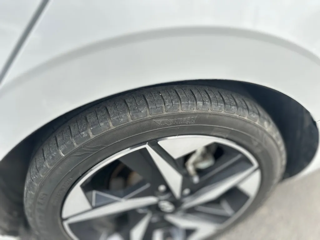 2021 Hyundai Elantra Limited - Photo 16