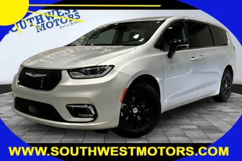 Silver 2024 Chrysler Pacifica Touring L for sale in Pueblo, CO