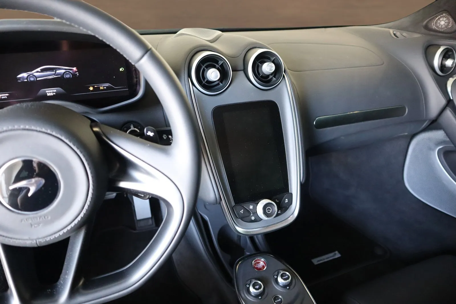 McLaren GT photo 9