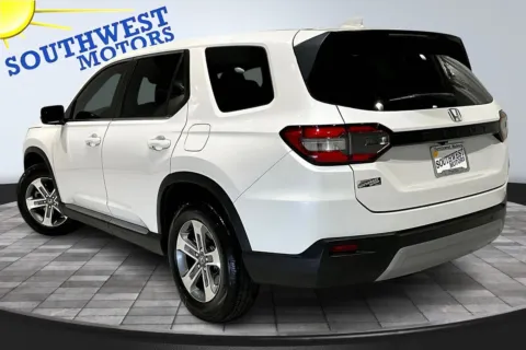 More photos of 2023 Honda Pilot EX-L 7 Passenger at Southwest Motors, CO