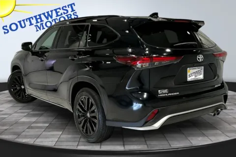 More photos of 2025 Toyota Highlander XSE at Southwest Motors, CO