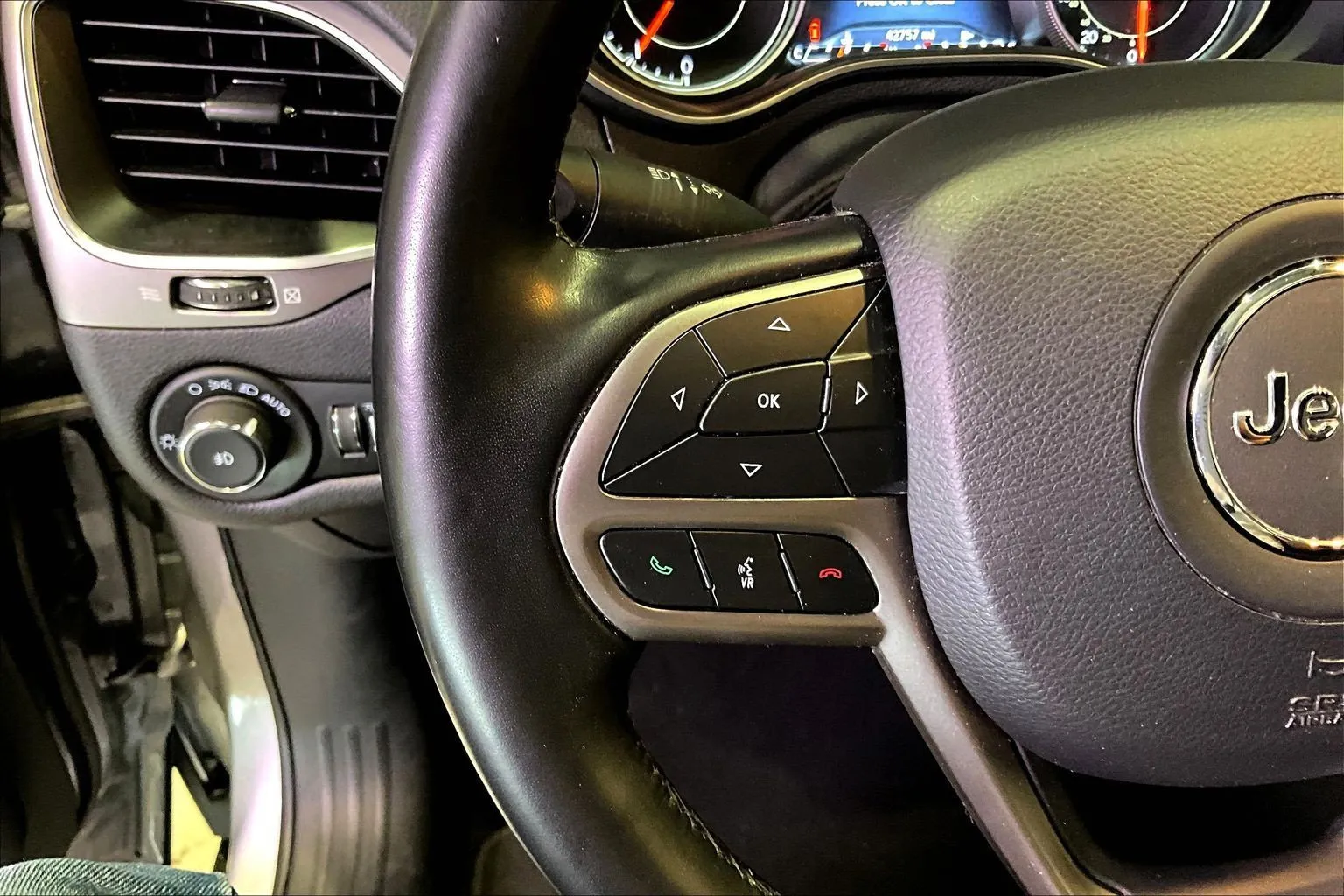 Jeep Cherokee photo 12