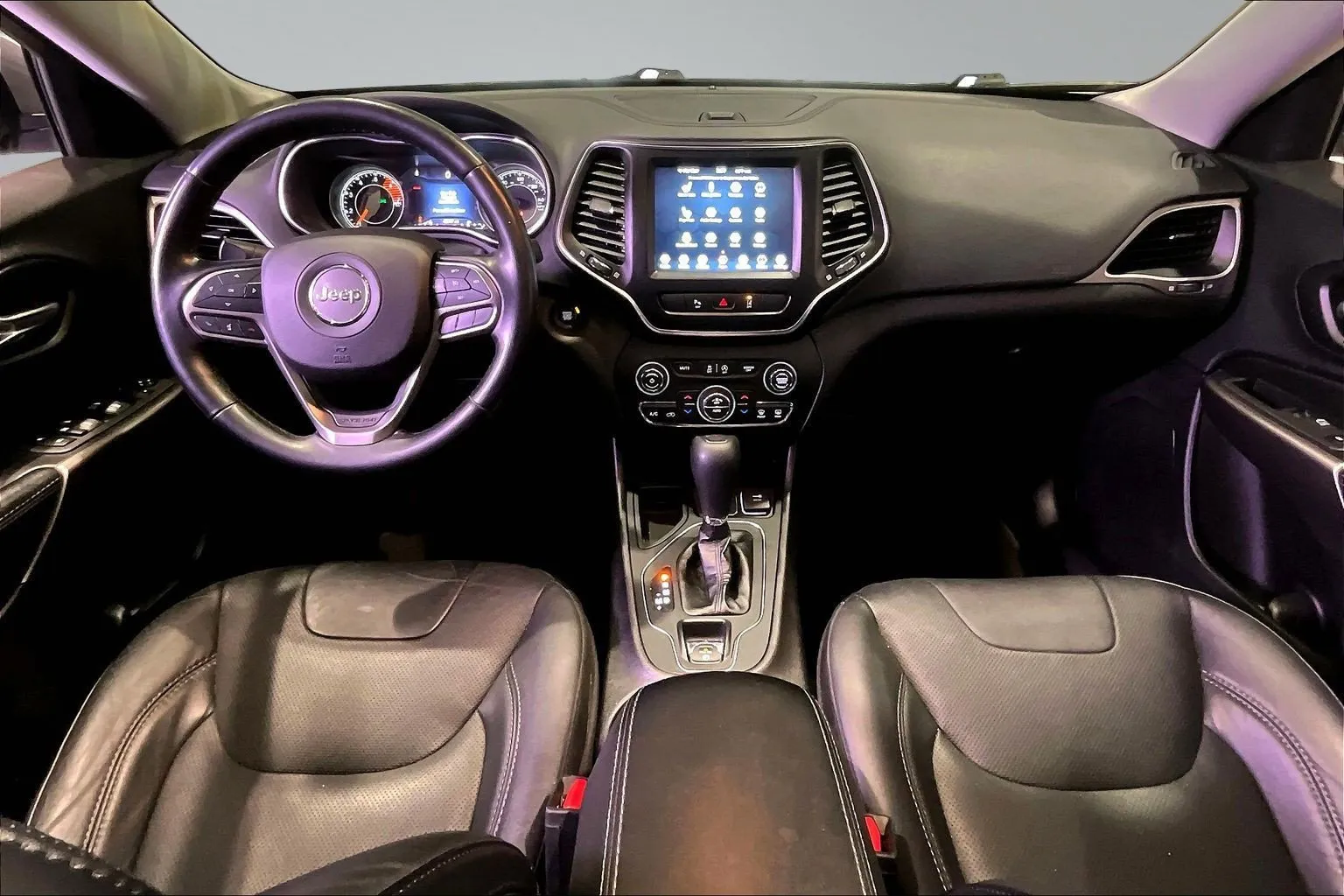 Jeep Cherokee photo 8