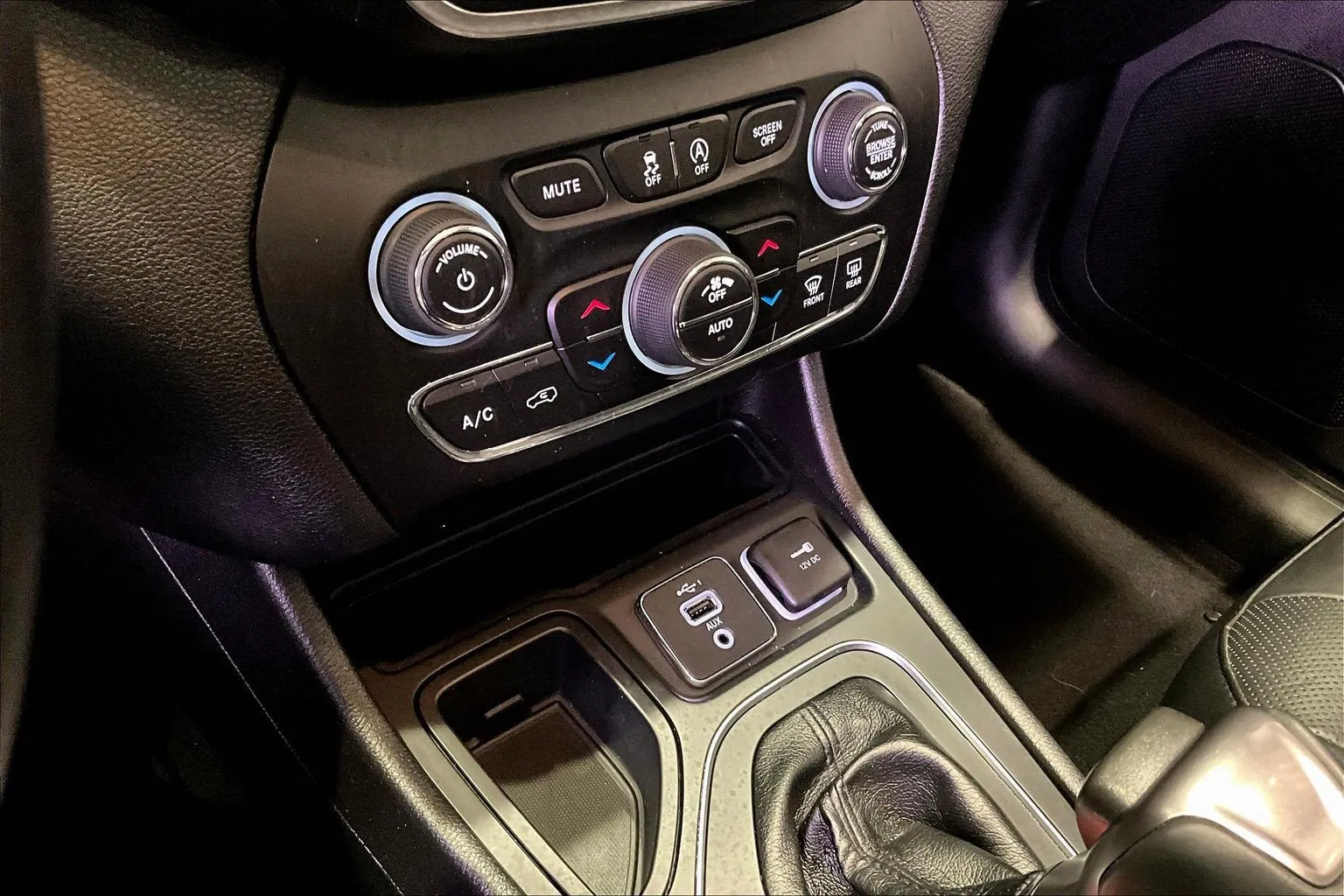 Jeep Cherokee photo 16
