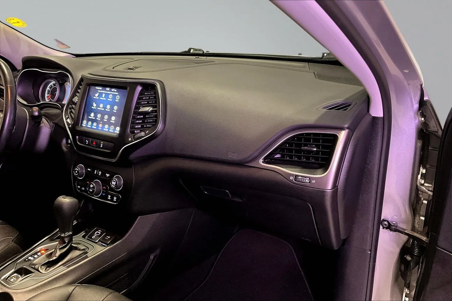 Jeep Cherokee photo 26