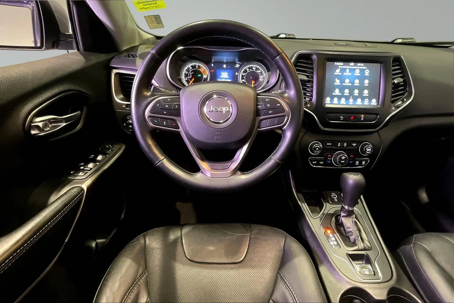 Jeep Cherokee photo 9