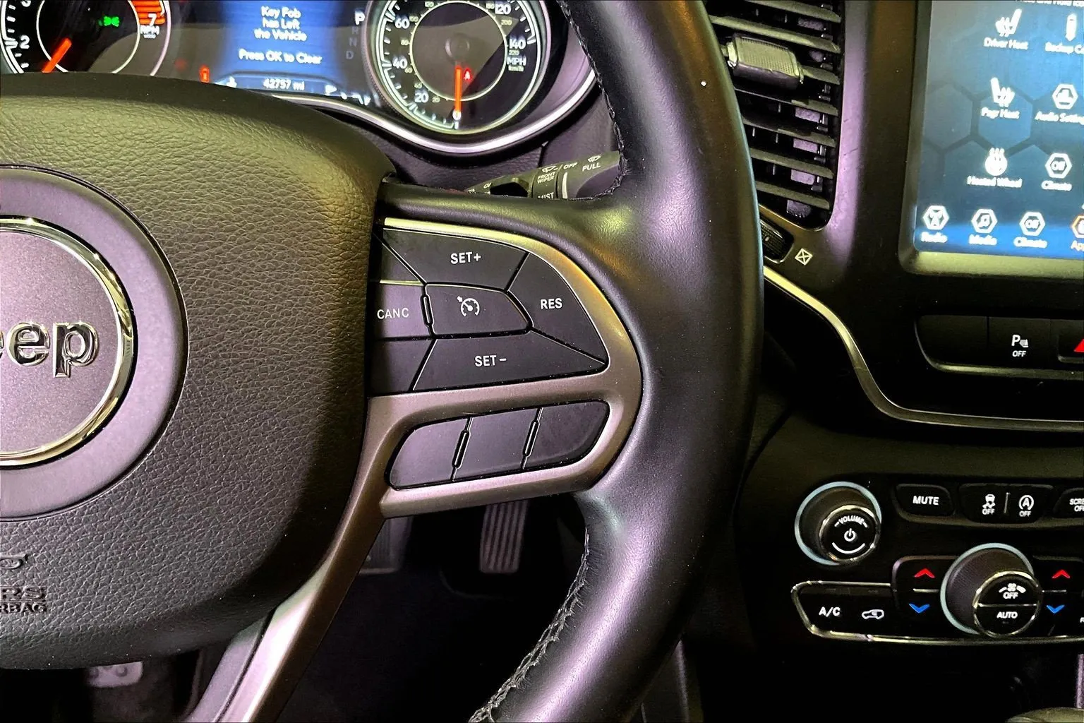 Jeep Cherokee photo 13