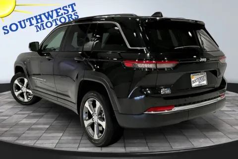 More photos of 2022 Jeep Grand Cherokee 4xe 4XE OVERLAND at Southwest Motors, CO