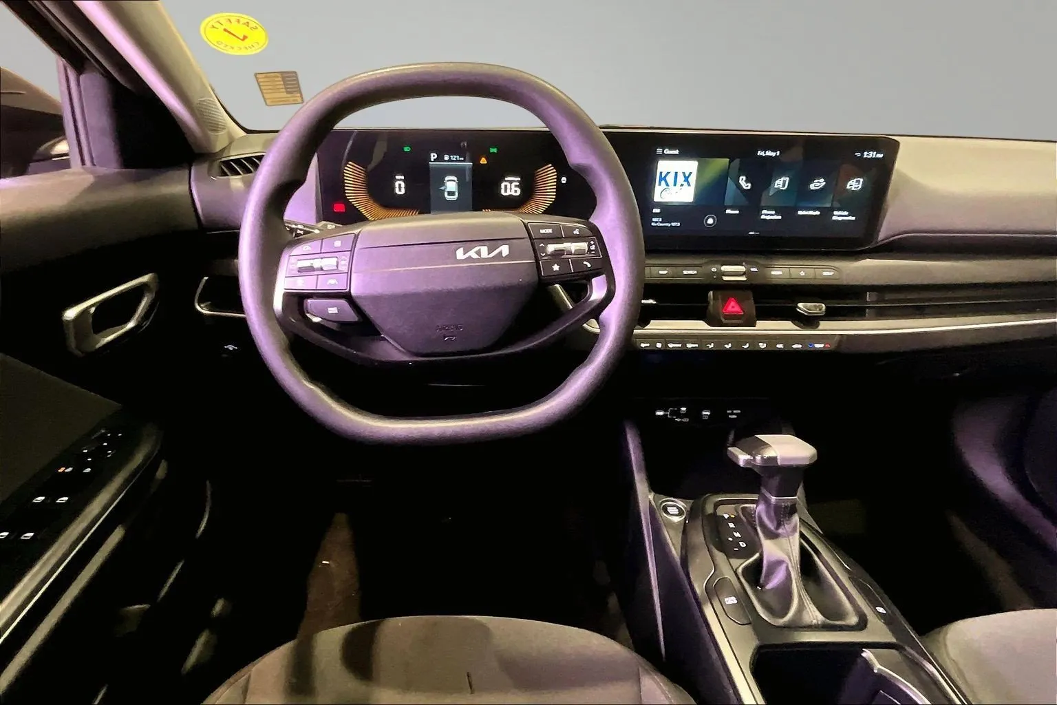 2025 Kia K4 LXS - Photo 9