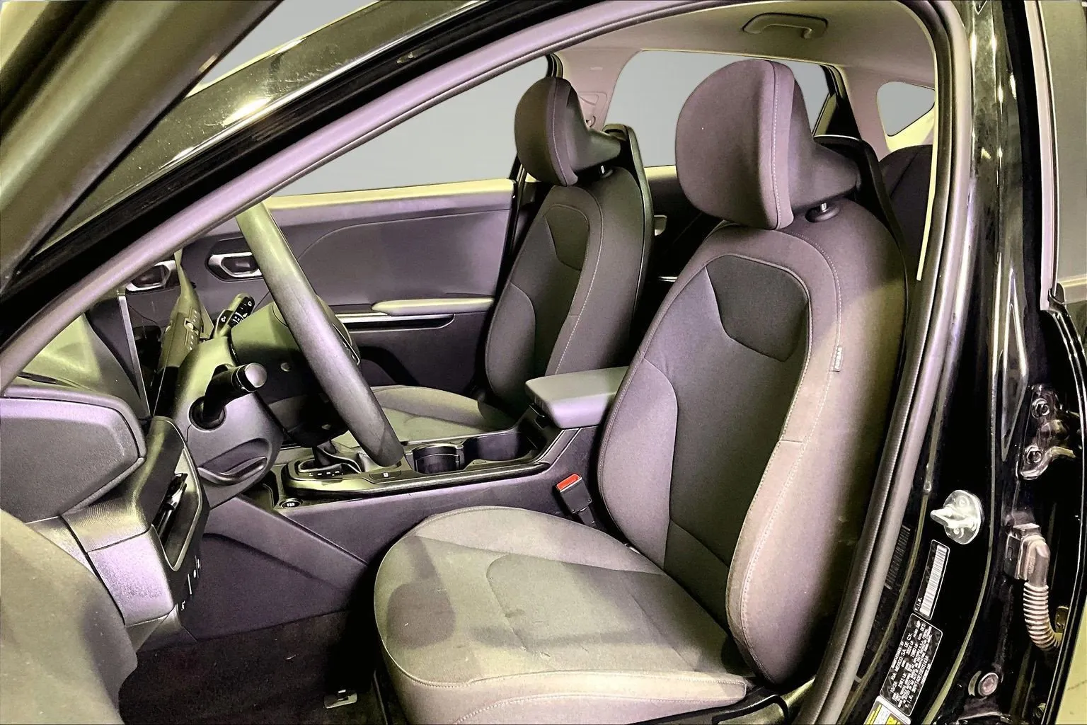 2025 Kia K4 LXS - Photo 21