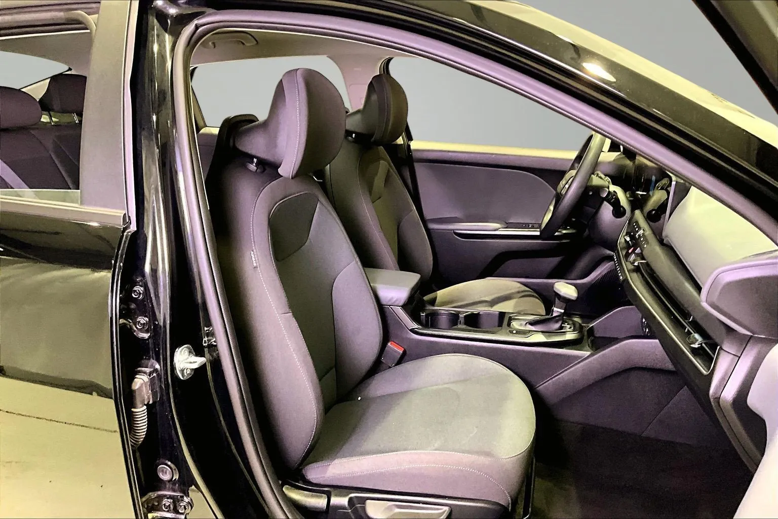 2025 Kia K4 LXS - Photo 28