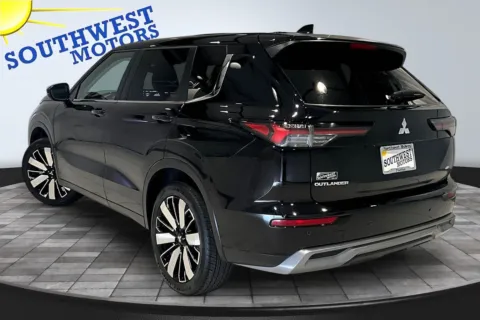 More photos of 2025 Mitsubishi Outlander SE at Southwest Motors, CO