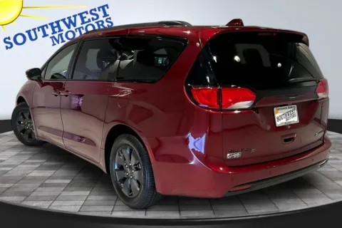 More photos of 2020 Chrysler Pacifica Hybrid Limited at Southwest Motors, CO