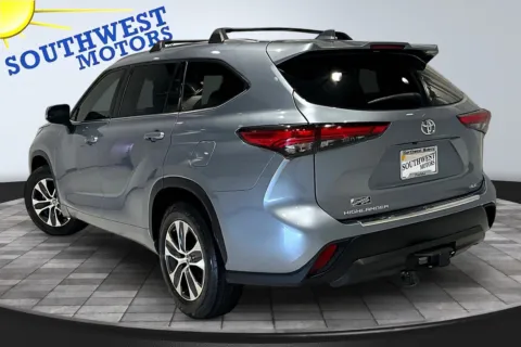 More photos of 2020 Toyota Highlander XLE at Southwest Motors, CO