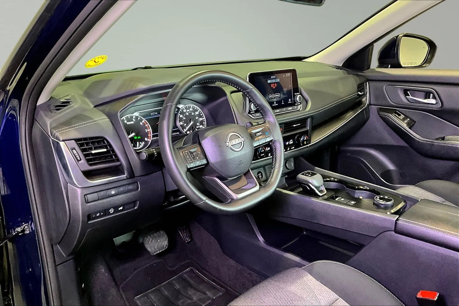 2025 Nissan Rogue SV - Photo 18