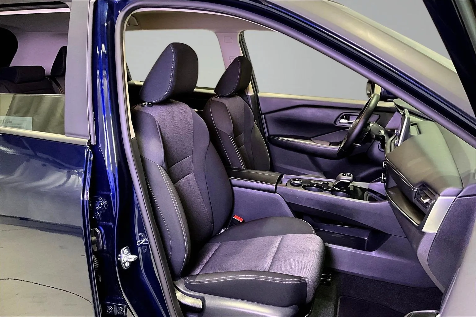 2025 Nissan Rogue SV - Photo 29