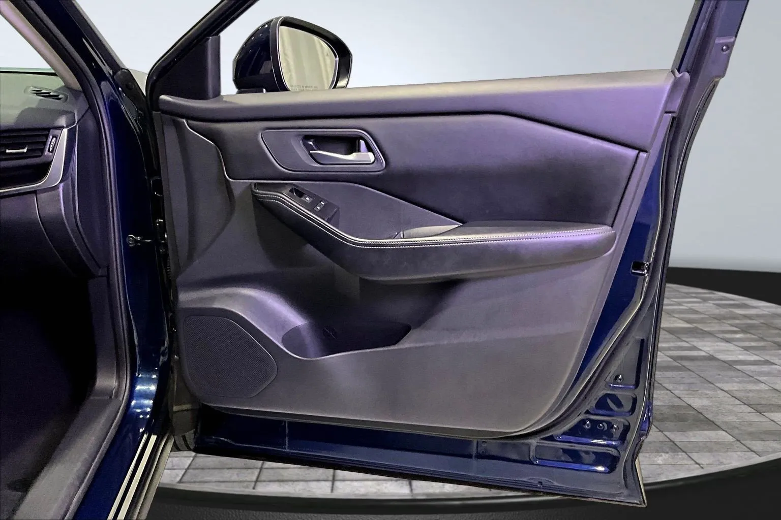2025 Nissan Rogue SV - Photo 28