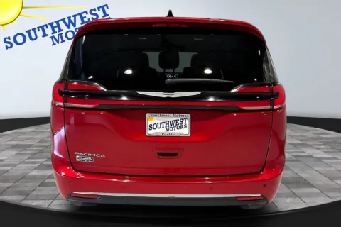More photos of 2025 Chrysler Pacifica Select at Southwest Motors, CO