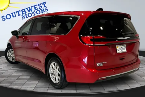 More photos of 2025 Chrysler Pacifica Select at Southwest Motors, CO