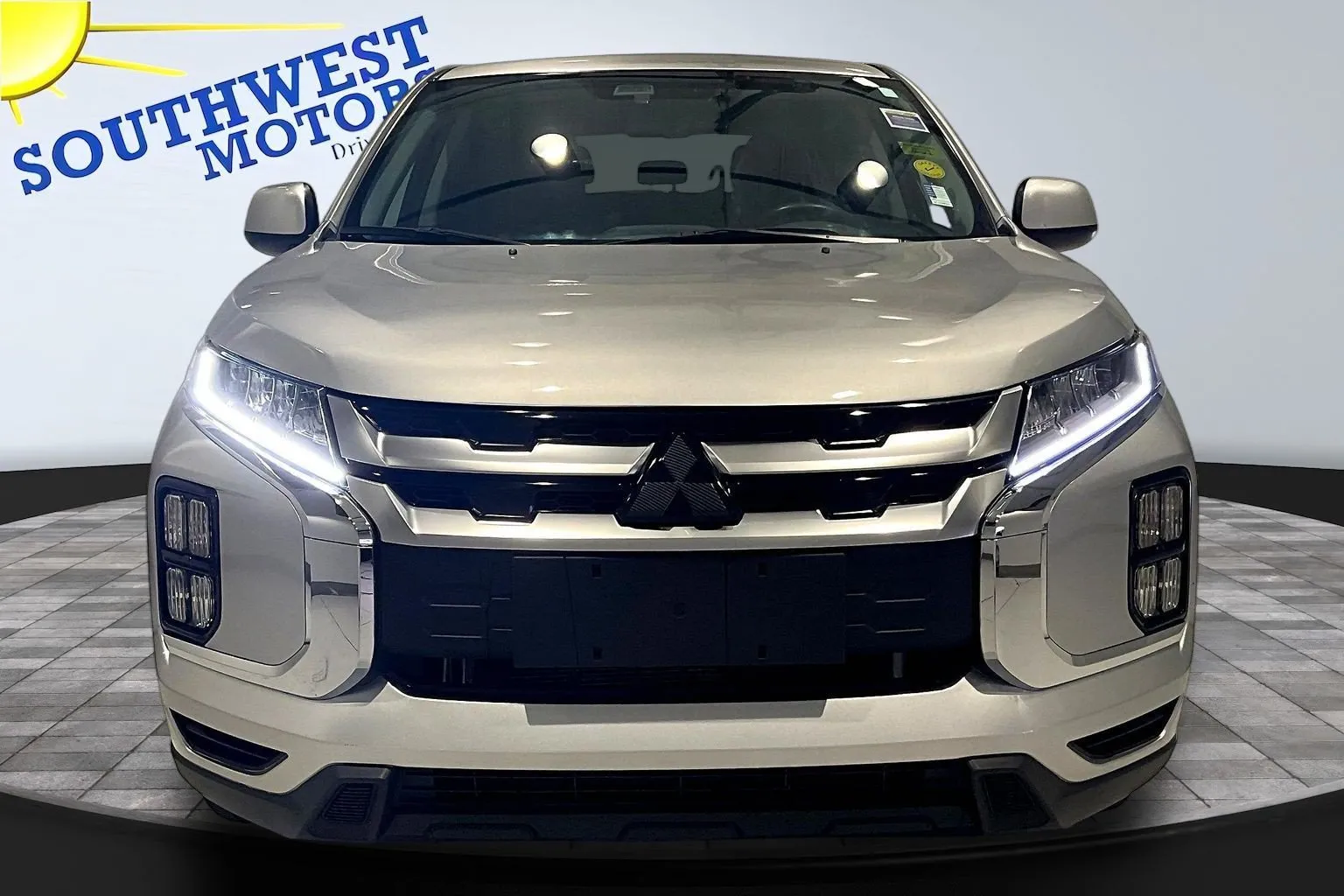 Mitsubishi Outlander Sport photo 2