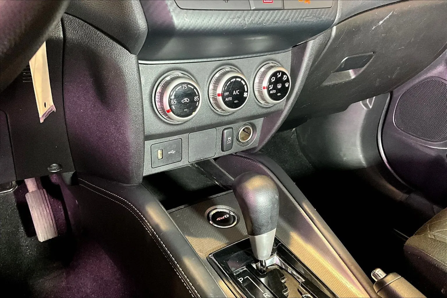 Mitsubishi Outlander Sport photo 15