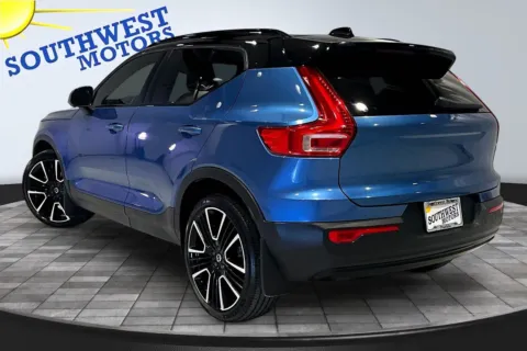 More photos of 2021 Volvo XC40 R-Design at Southwest Motors, CO