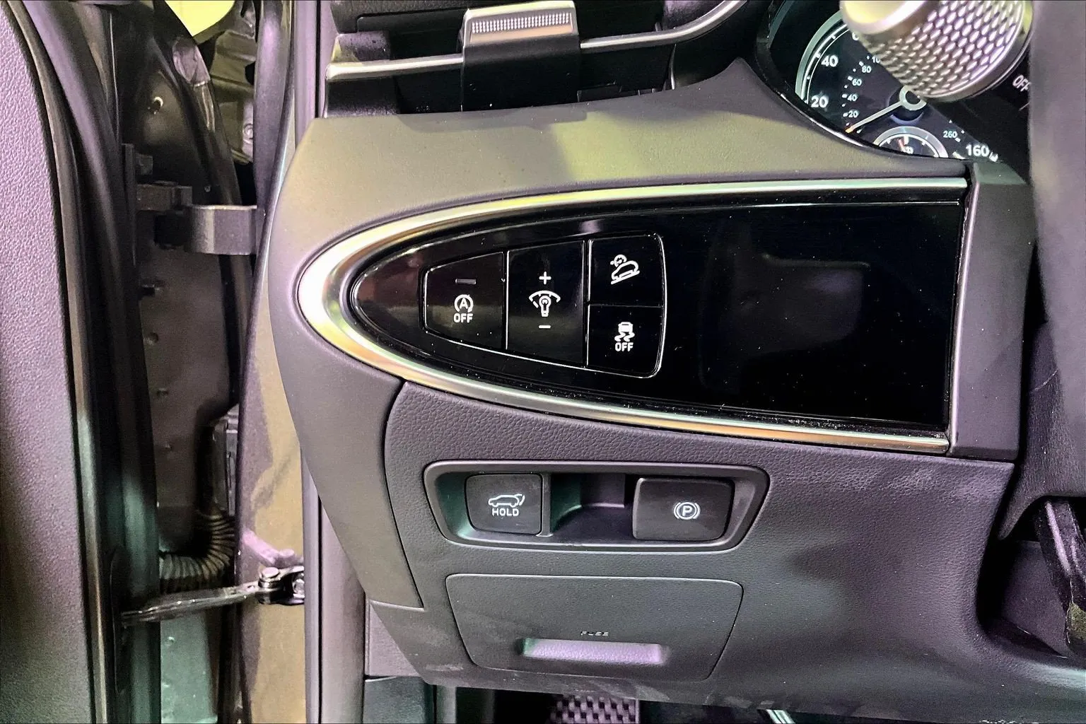 Genesis GV70 photo 17
