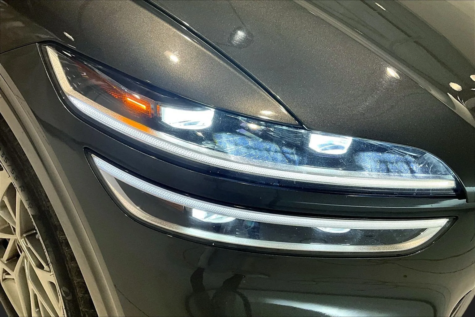 Genesis GV70 photo 32