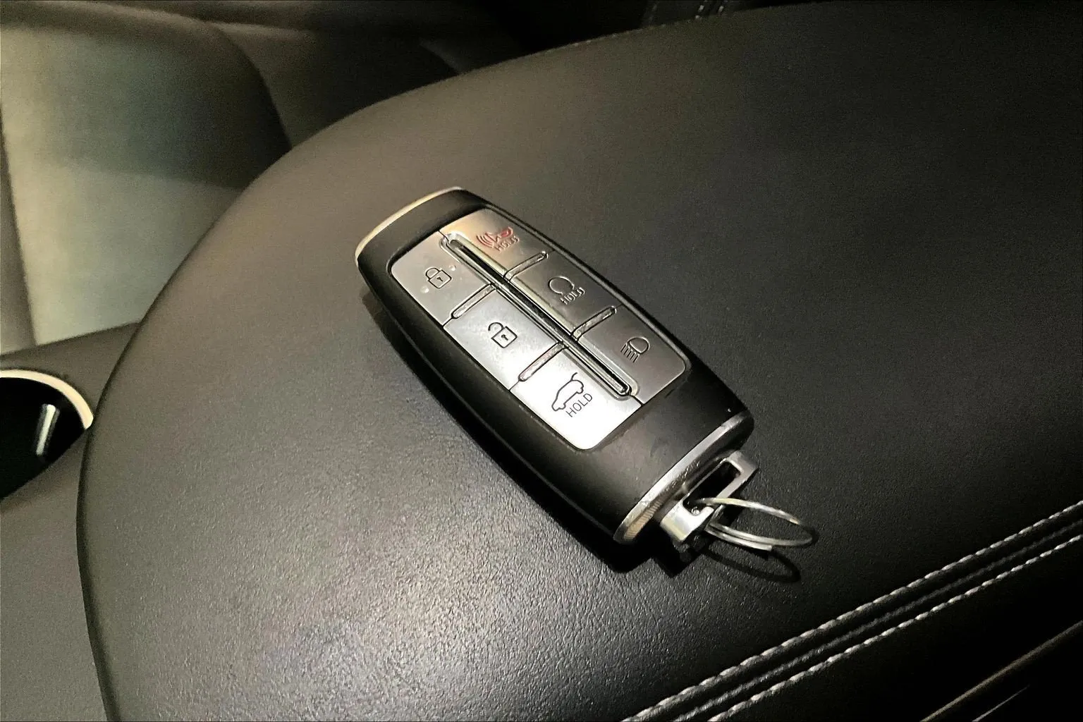 Genesis GV70 photo 35