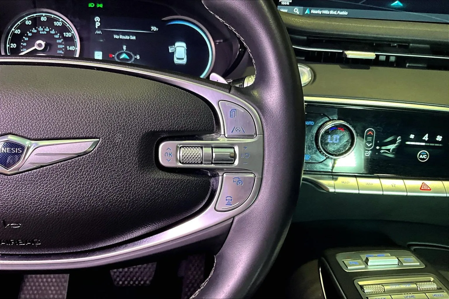 Genesis GV70 photo 13